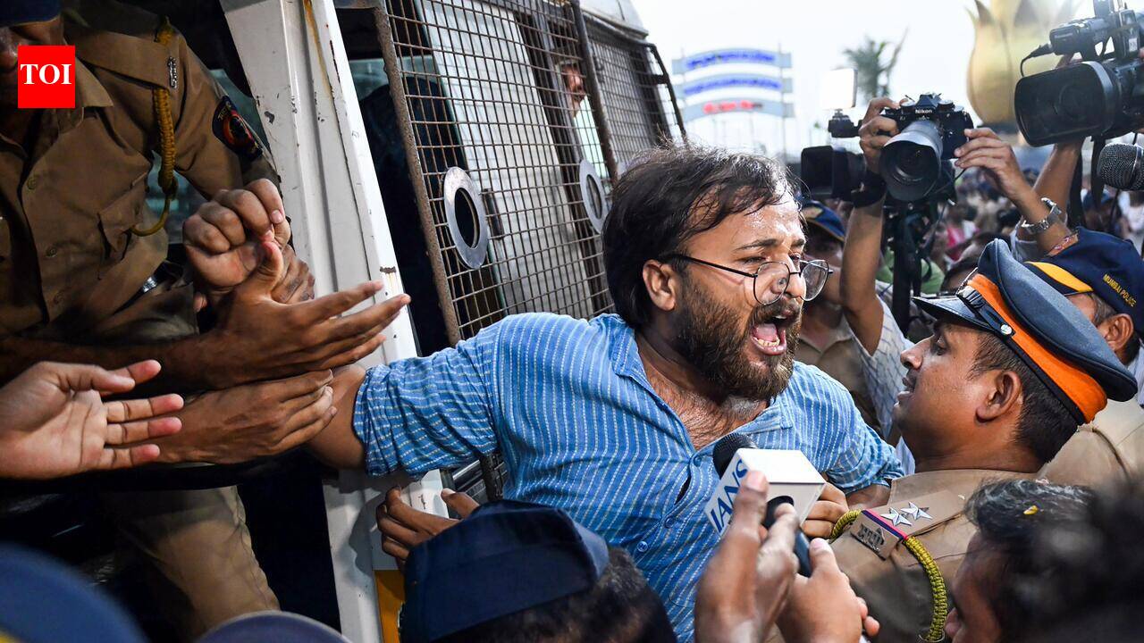 Mumbai police detain students, activists at two separate protests in Dadar