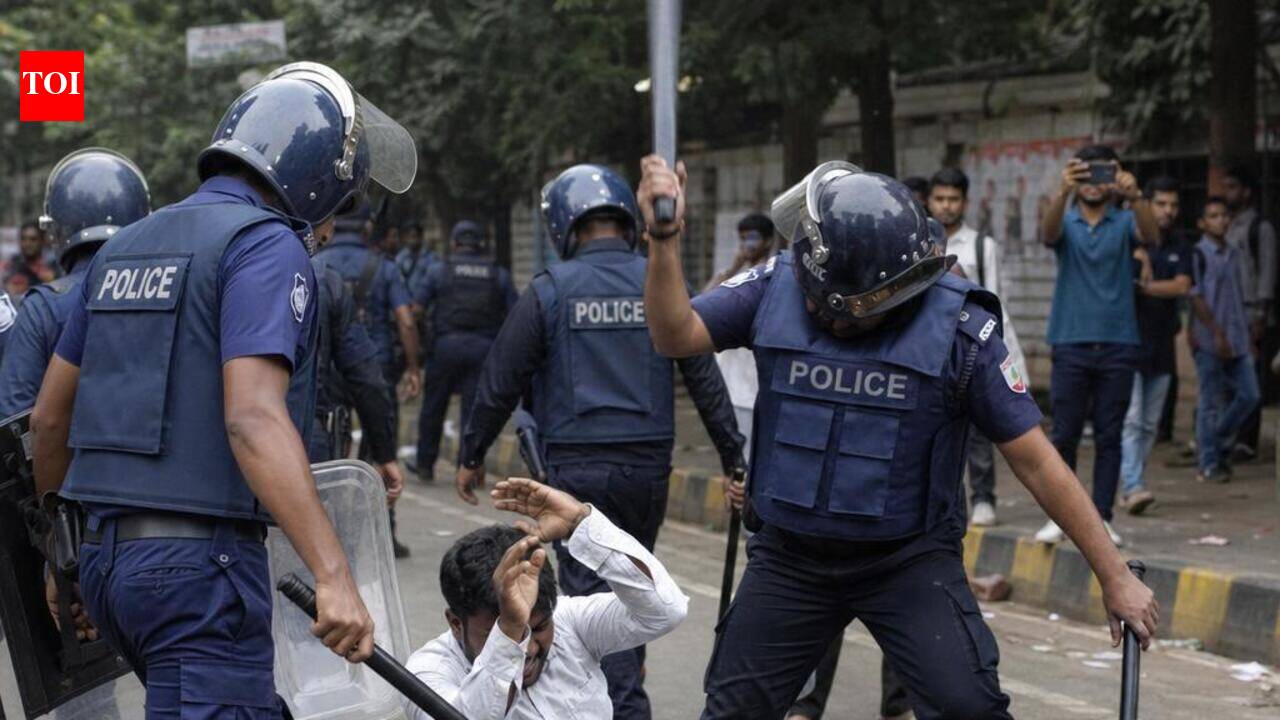 Police resort to lathicharge as protesters block RSS march in Jalgaon