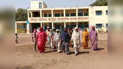 7 lakh elderly learners write test under ULLAS in Maharashtra