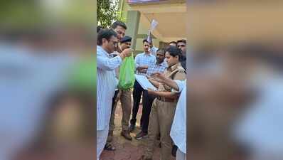 Over 300 voter ID cards found in Narmada river at Mandleshwar | Indore ...