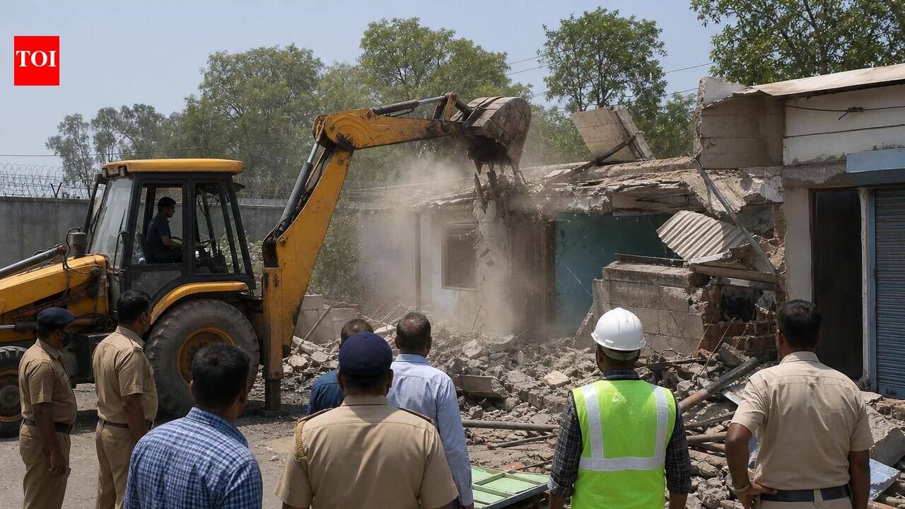 Etleboro.org - PMC razes illegal structures near Air Force Station
