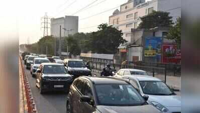 Signals, markings not ready, Vyapar Kendra road in Gurgaon chokes as motorists shift to two-way traffic