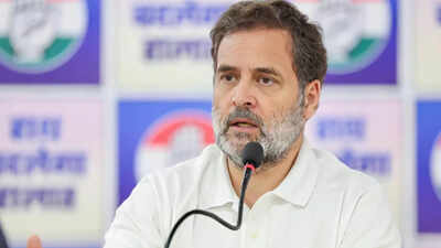 Rahul Gandhi convoy, on way to UP, crashes on Purvanchal Expressway, several injured