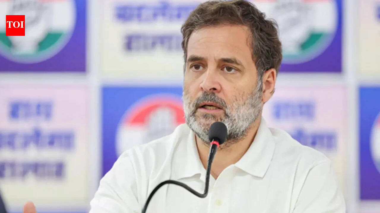 Rahul Gandhi's convoy involved in minor accident on Purvanchal Expressway
