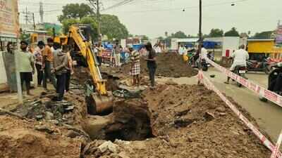 Road caves in near Srirangam
