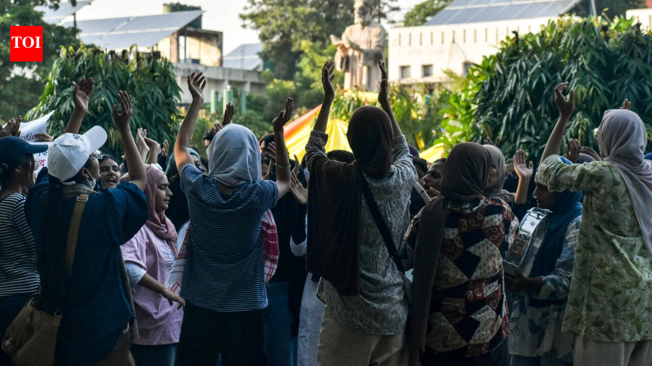 Broke locks, scaled walls: Congress MPs named in Jamia FIR amid students' unrest