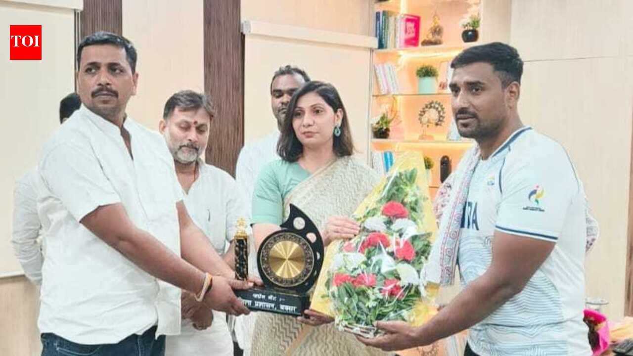 Buxar wrestler felicitated for Asian Games contribution | Patna News ...