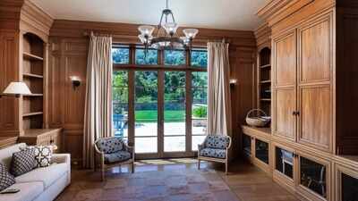 A 41-acre California vineyard estate owned by the family trust of heart surgeon Thomas Fogarty has sold for $11.04 million; the property has a 14,500 sq. ft. Italian villa with wine-tasting room, home theatre and spa