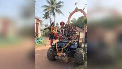 Yakshagana-clad Ullal youth raise ₹2L for child’s surgery