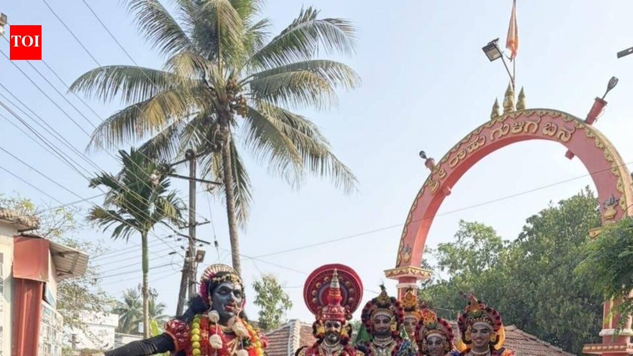 Yakshagana-clad Ullal youth raise ₹2L for child’s surgery | Bengaluru ...