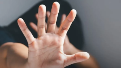 Telangana shocker: Man dupes woman of Rs 4.5L on govt job, sexually assaults at resort and pushes her out of moving car