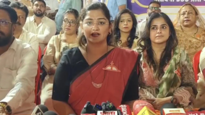 Shiv Sena launches Rs 500 monthly aid scheme for 19,000 girl students in Ulhasnagar