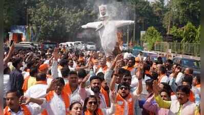 BJP burns Rahul, Kharge effigies over remark on Modi’s father
