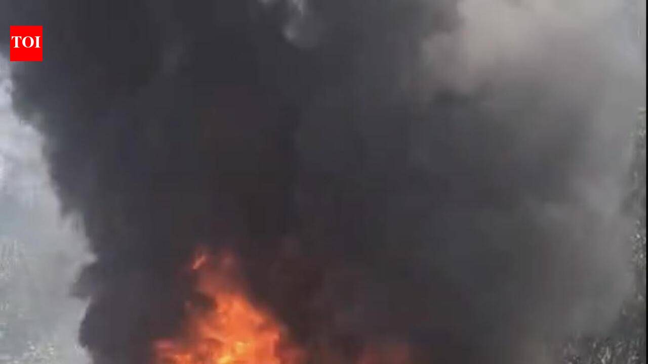 17 passengers escape unhurt as MSRTC electric bus catches fire near ...