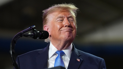 'For $250, he broke up my punchline': Trump mocks heckler, alleges ...