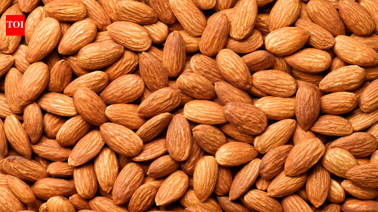 Soaked almonds vs roasted almonds: Does soaking really make them ...