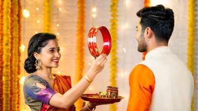 75+ Happy Karwa Chauth Messages, Wishes, Greetings and Quotes for 2026