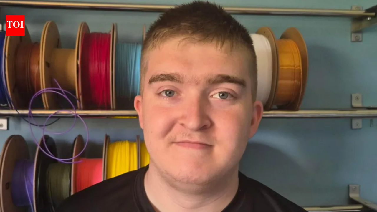 Teen starts 3D printing business at 15, now earns £17,000 yearly from models