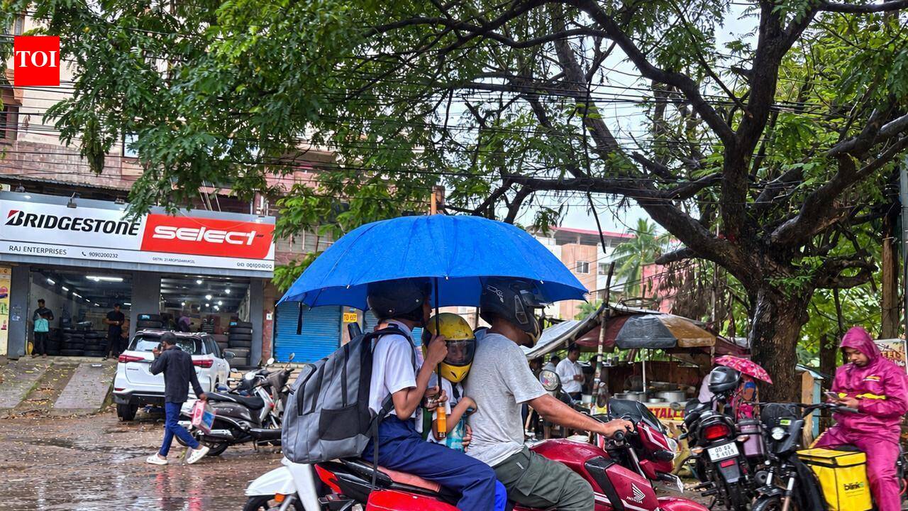 Schools shut in more districts as cyclone approaches | Bhubaneswar News ...