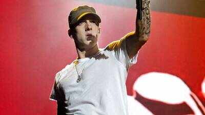 Eminem’s former employee pleads guilty to copyright infringement after selling unreleased music for $50,000; leaked tracks streamed 8 million times, $750,000 in losses; faces 5 years in prison