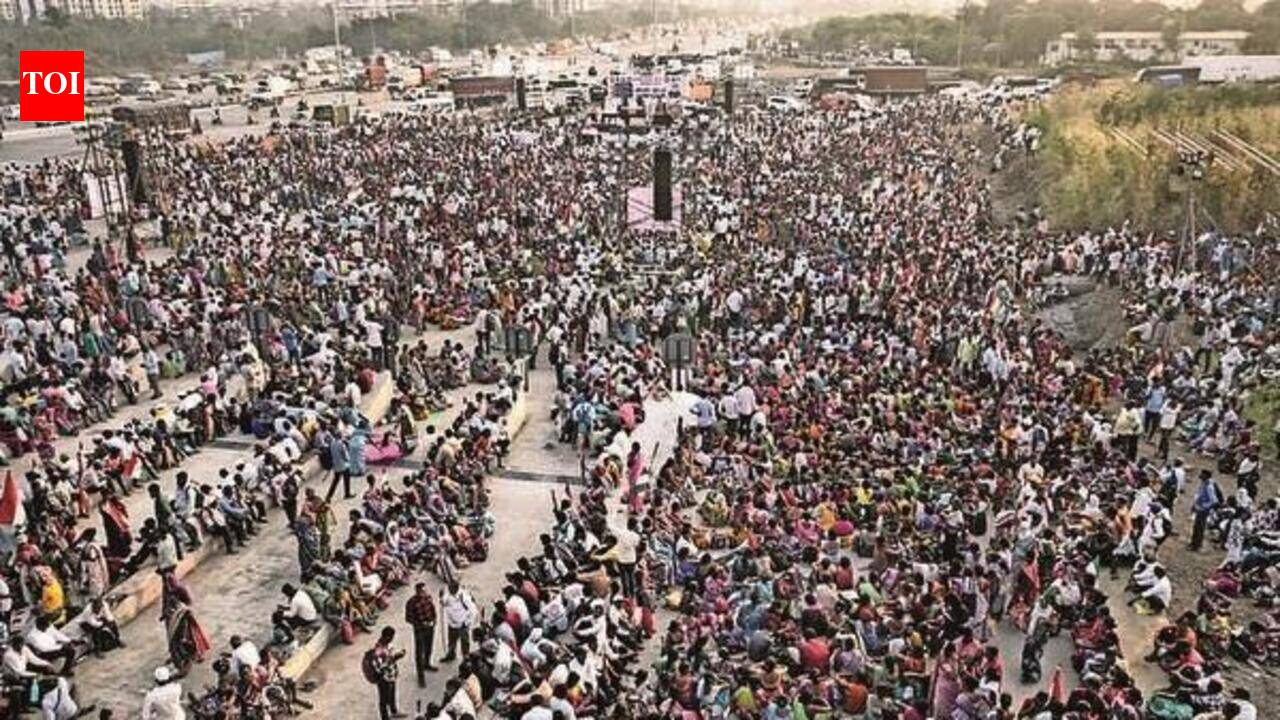 Tribals-farmers’ march near Mumbai called off after talks with ...