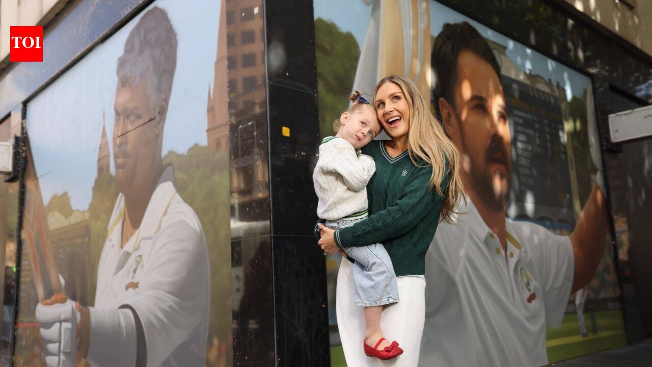 Travis Head and Alex Carey mural unveiled in Adelaide ahead of Christmas Test
