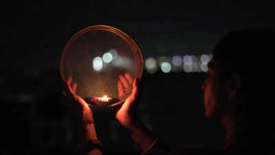 Karwa Chauth 2026: Moon not visible due to Cyclone Arnab? 3 traditional ways to break your fast