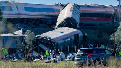 'There was mangled mess of metal': Eyewitnesses recount Spain train crash