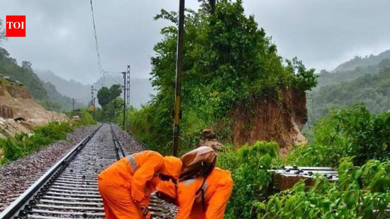 Cyclone Arnab: ECoR cancels 28 trains, activates emergency response ...