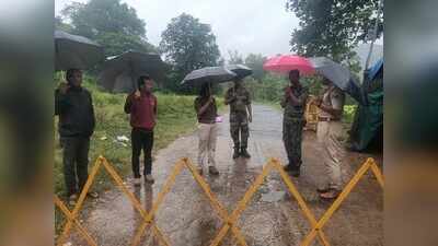 Odisha police brave cyclone rain to keep watch in Kotia