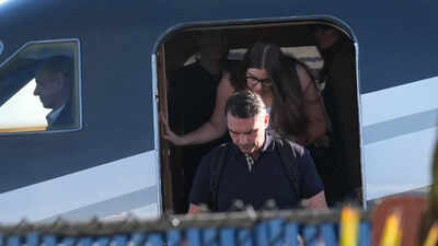 72 hours, 3 countries, 1 private jet: Flavio Bolsonaro’s wild escape to US