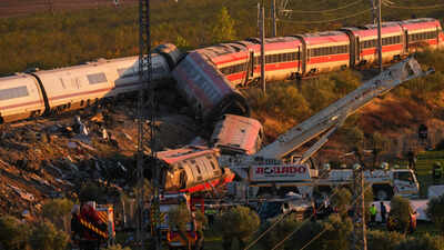 Spain train collision sparks protests, calls for transport minister’s resignation