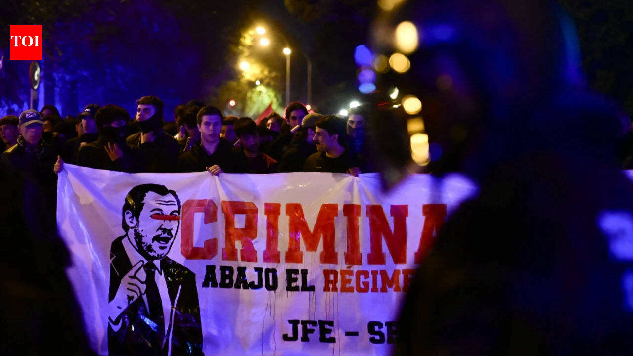 Spain train collision sparks protests demanding transport minister’s resignation