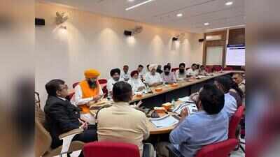 Divisional commissioner reviews preparations for 360th Prakash Parv