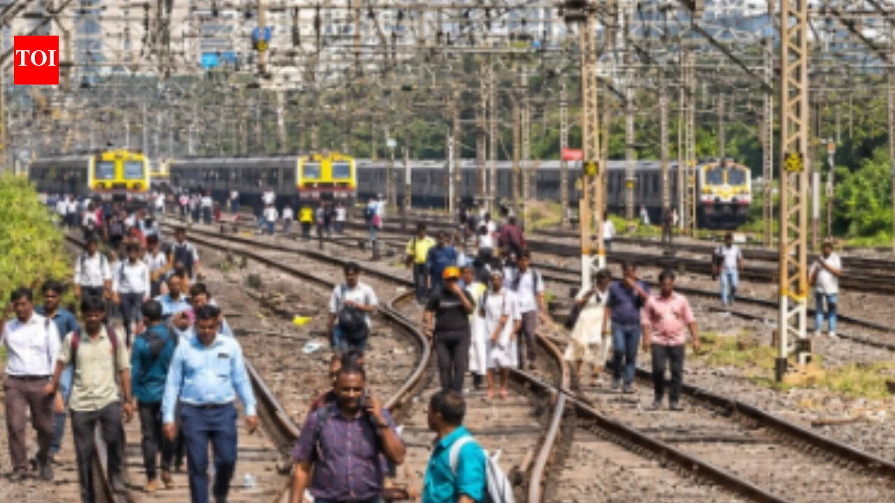 2 glitches disrupt Mumbai local train services