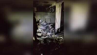 Fire at Chinchwad housing society forces residents to the terrace to escape smoke; damages 14 vehicles, 1 sustains minor burns
