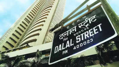 US Fed rate pause, slower FPI selling lift sensex by 905 pts