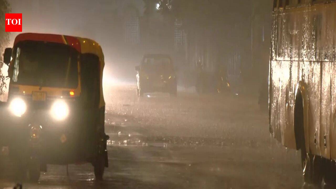 Delhi-NCR feels winter chill after overnight rain, AQI improves to 'moderate'
