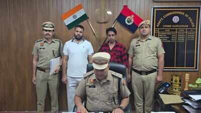 2 held with 5 illegal pistols; wanted in 8 criminal cases