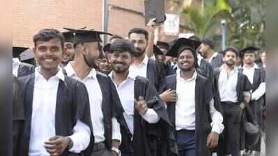 Dayananda Sagar University awards degrees to 3,024 graduates at 10th convocation in Bengaluru