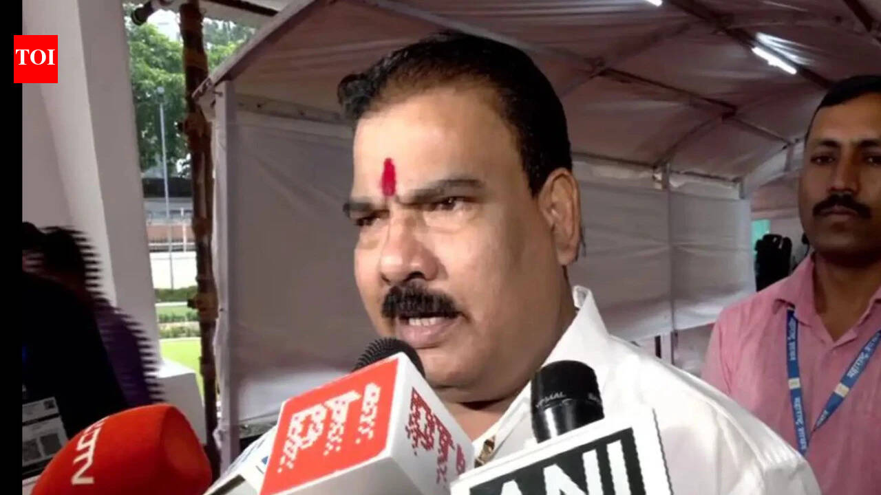Sena MLA makes shocking remark on farmers' suicide, later clarifies