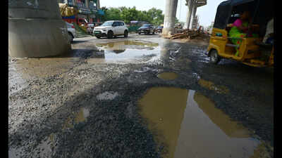 New norms for road contractors: Fix potholes in 24 hours or face notice, fine