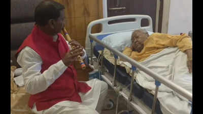 Arjun Munda, former Union Minister, plays flute for his ill mother, bringing a smile to her face and it is the most heartwarming thing to see on the internet today