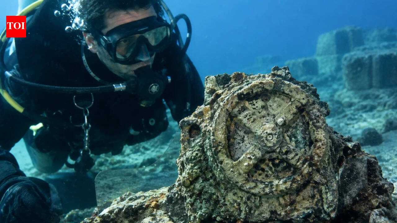 In 1901,sponge divers off the Greek island of Antikythera recovered a gear from 2,000 years ago