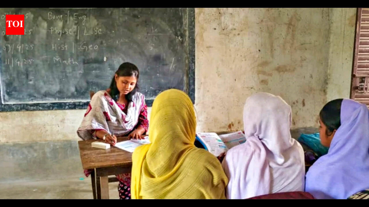 West Bengal to bar school staff from political activities