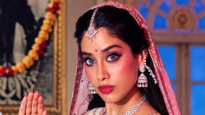 Janhvi Kapoor recreates mother Sridevi’s iconic ‘Nagina’ look for Halloween with Orry as Rishi Kapoor: ‘Had to recreate one of the most iconic movie moments everrrrr’