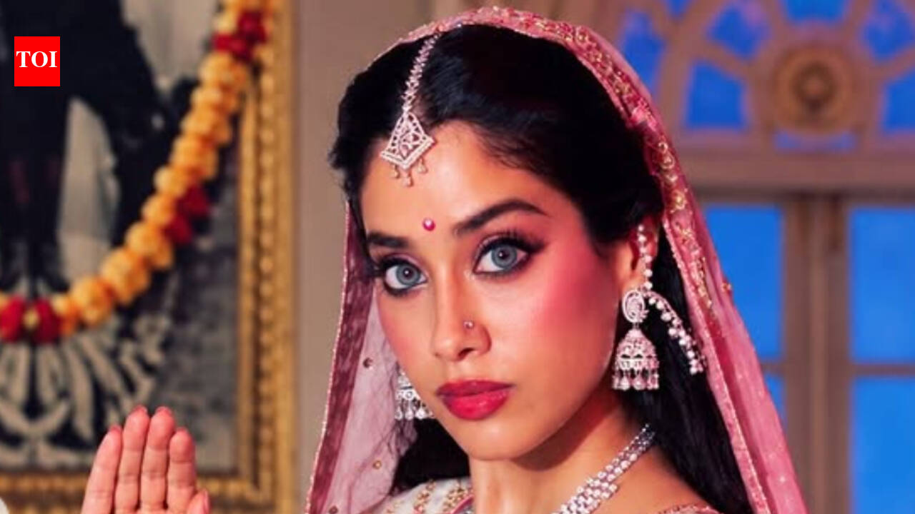 Janhvi recreates mother Sridevi’s iconic ‘Nagina’ look for Halloween with Orry as Rishi Kapoor