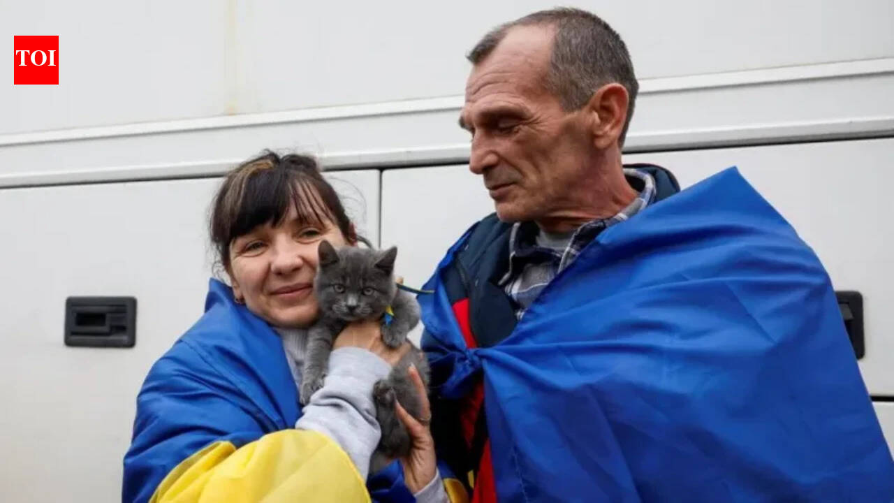 Oleshky evacuees reach Ukraine after taking a detour through Russia