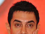 Netas want a piece of Aamir!