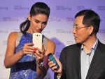Nargis @ Samsung Galaxy SIII launch